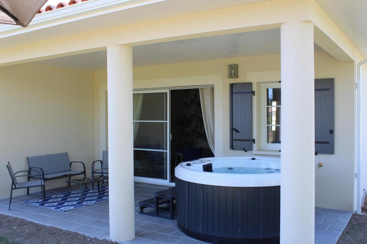 Gite Lou, Gite Famille Et Bien Etre Avec Jacuzzi ฟอนทีเนย์-เลอ-คอมต์ ภายนอก รูปภาพ